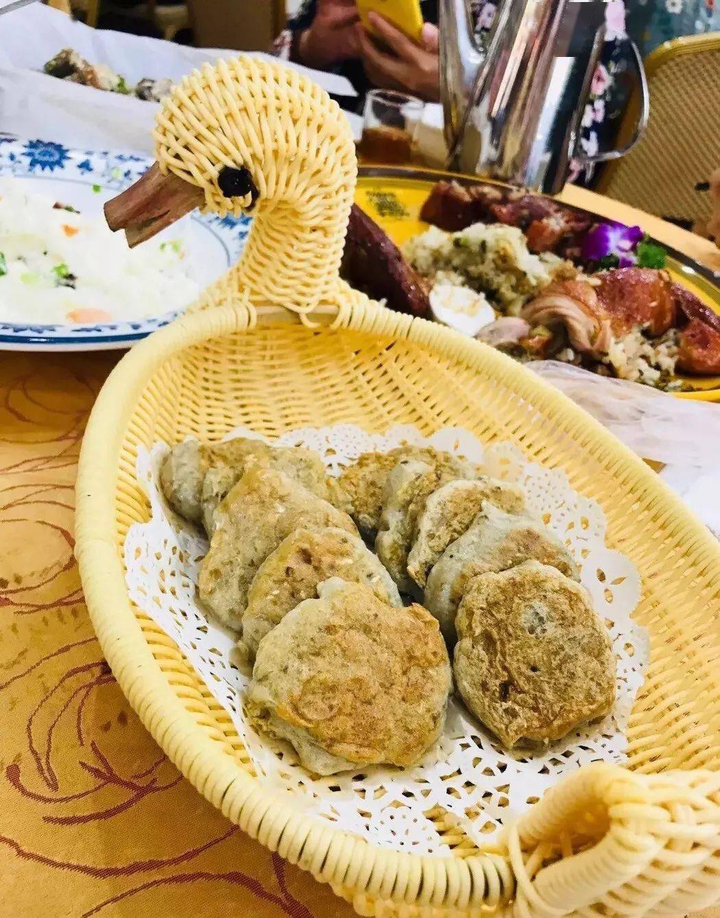 day2>肖婆肠粉>红星光发煲仔饭>民信老铺>松记打边炉>华记粥饭店