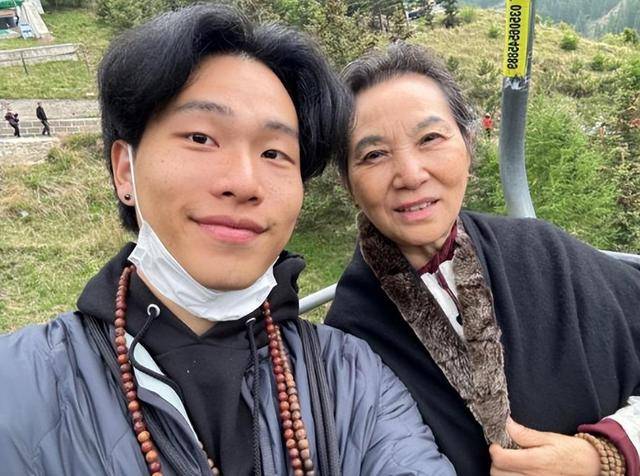 演员陈坤深陷入中年窘境,居然选择用"花瓶脸"换更有意思的东西