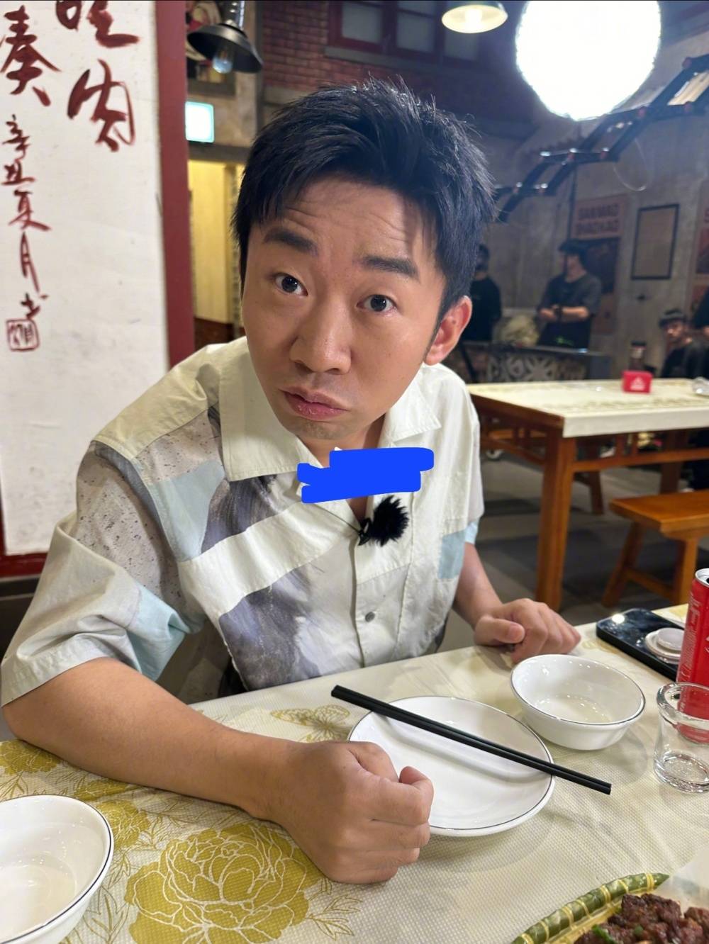 网曝杨迪,杜海涛,陈卓璇耍大牌,霸占长廊躲雨惹众怒