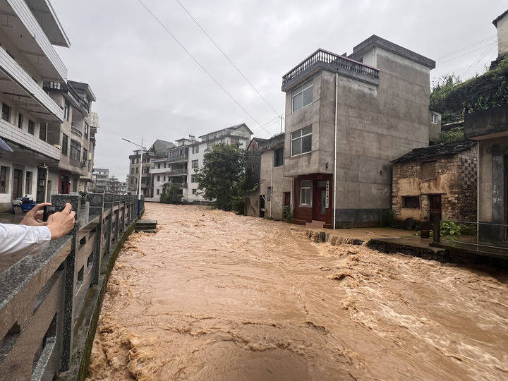 浙江梅雨下不停,两部门联合发布地质灾害红色预警