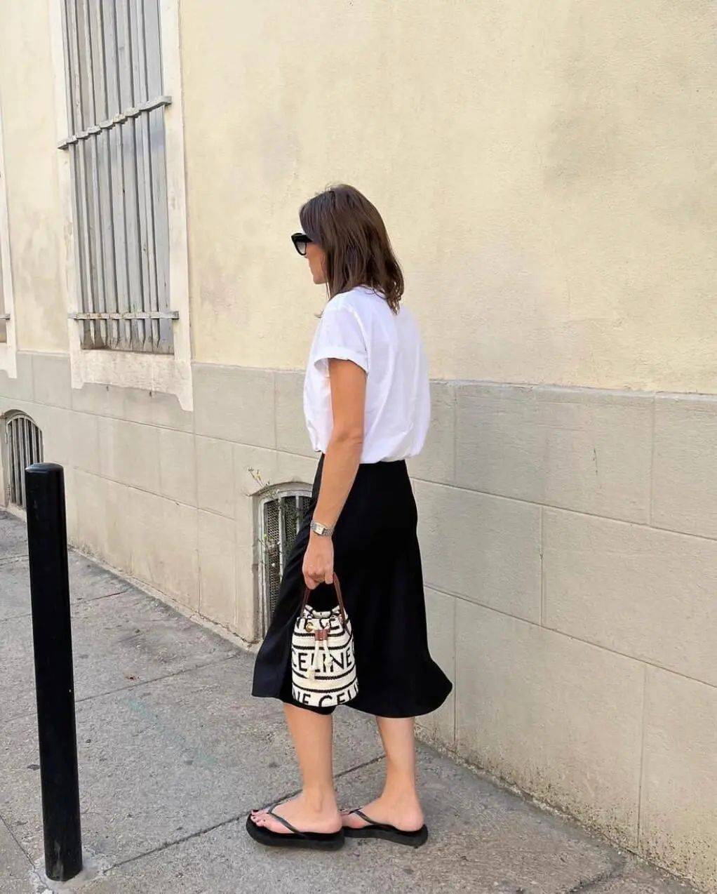 夏天穿拖鞋,选对款式让你气质翻倍!