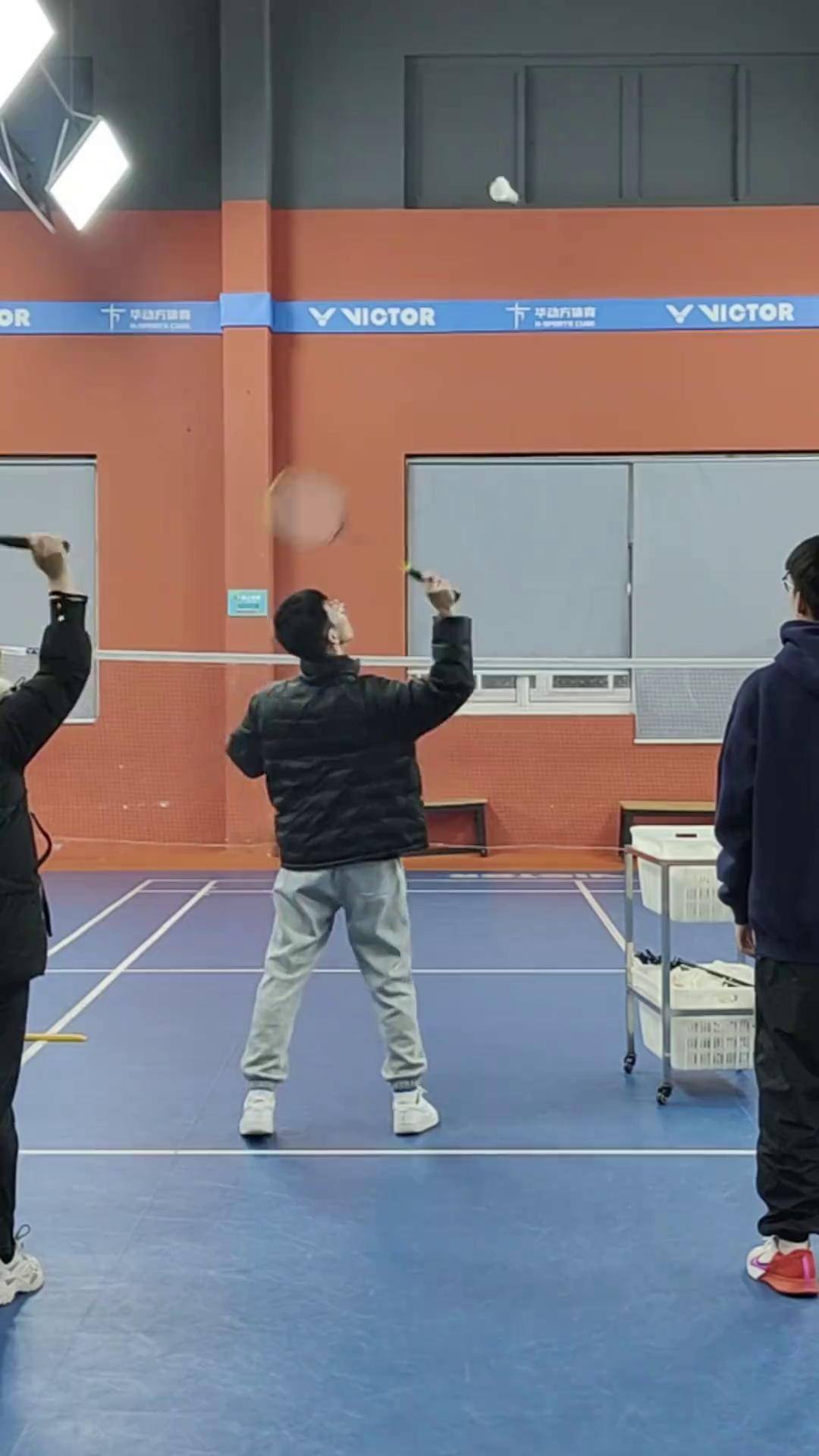 内旋鞭打羽毛球 羽毛球教学