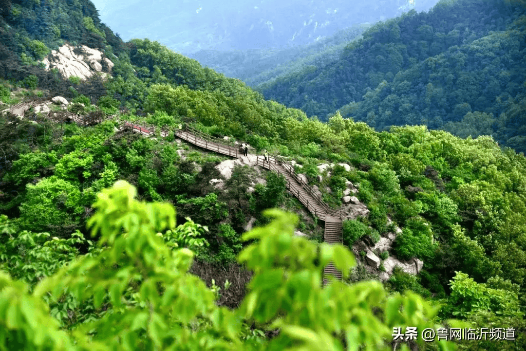 绵延百余里,现为世界地质公园,国家5a级旅游景区,国家森林公园,森林