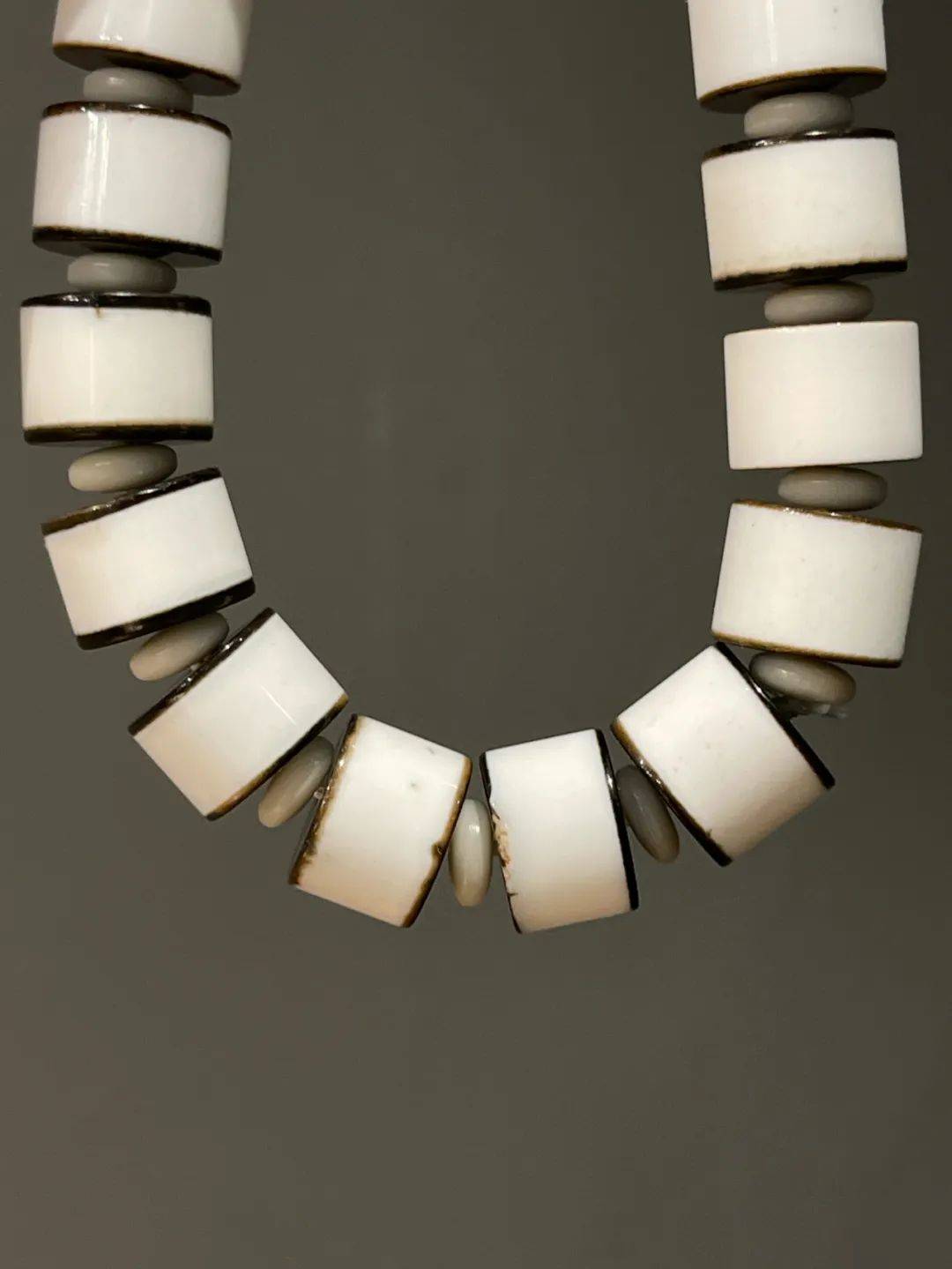 04限时折扣天然黑边白玛瑙剁珠手链扫二维码收藏【红玛瑙瓜棱珠柿链