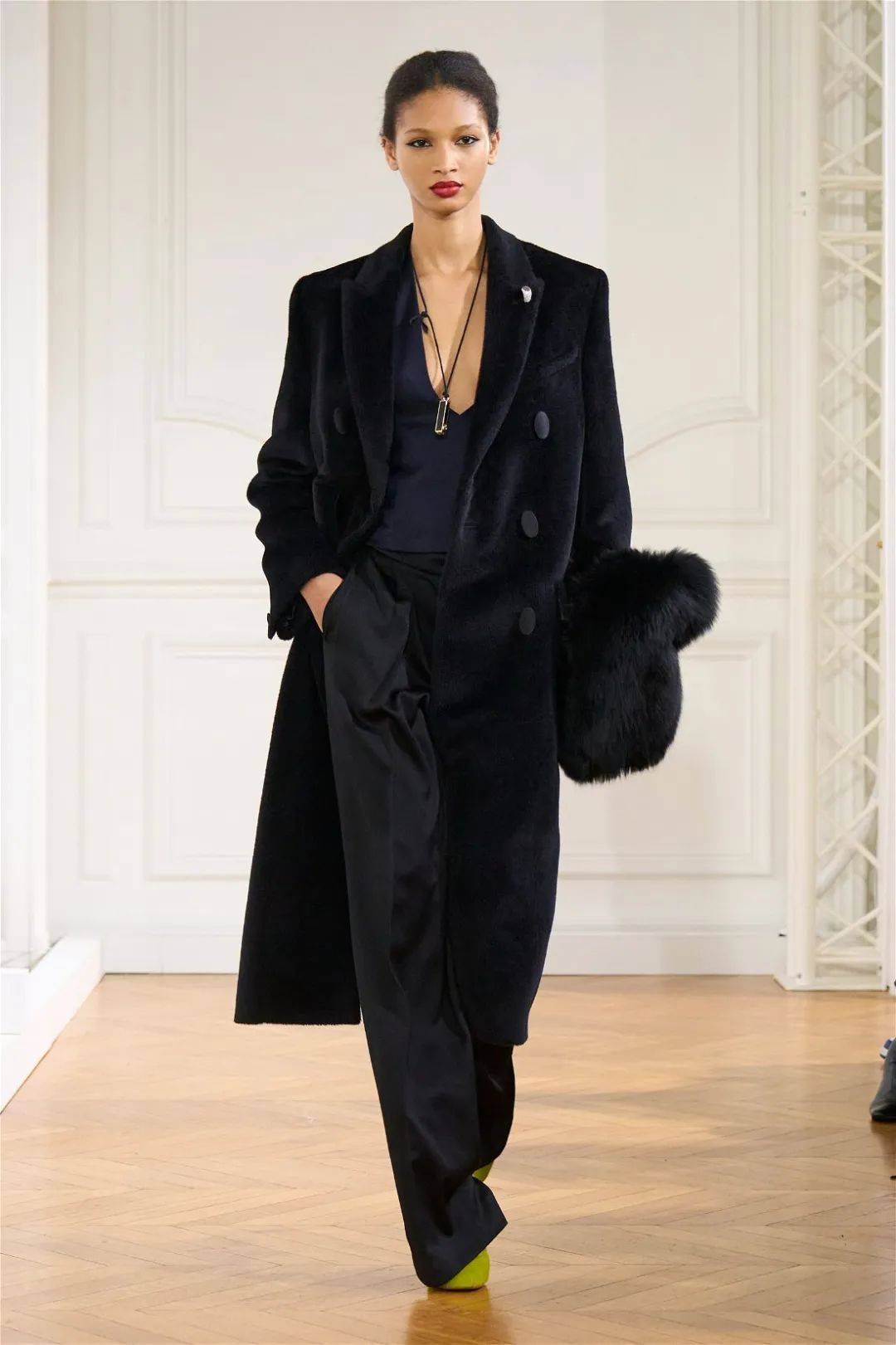 givenchy2024秋冬女士成衣及配饰系列