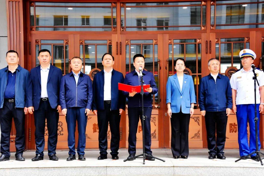 鹤岗市市委常委,常务副市长周长友出席挂牌仪式并揭牌,市委组织部常务