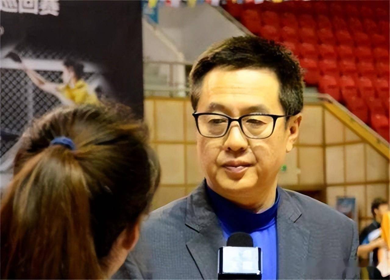 弃用世界冠军郭跃,二婚娶小23岁弟子的施之皓,如今却成人生赢家