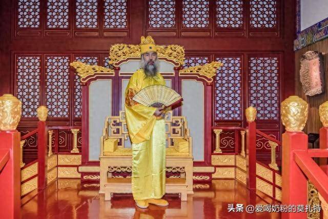 康熙的九个儿子为什么要争皇位，当个王爷无忧无虑不好吗？_雍正帝_九龙_地位