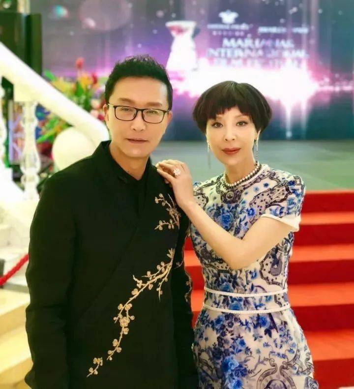 吴刚老婆多大图片