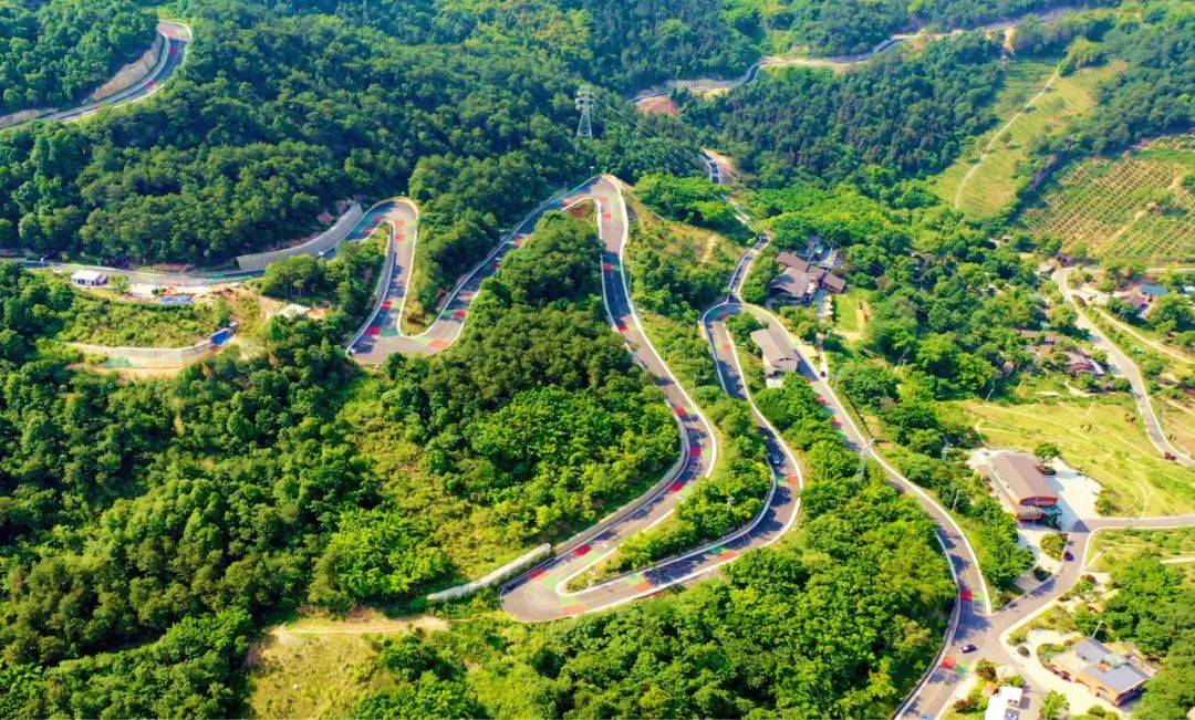 计划到2027年我国将完成新改建农村公路30万公里