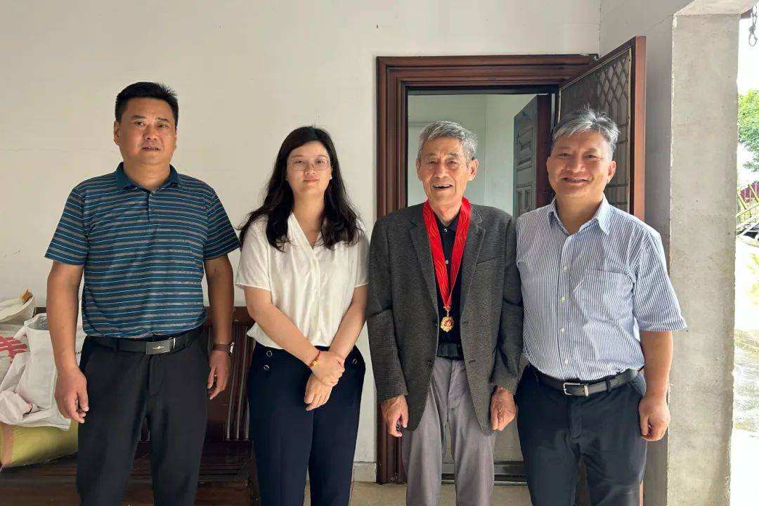 同里镇党委书记周佳雨参加走访慰问.