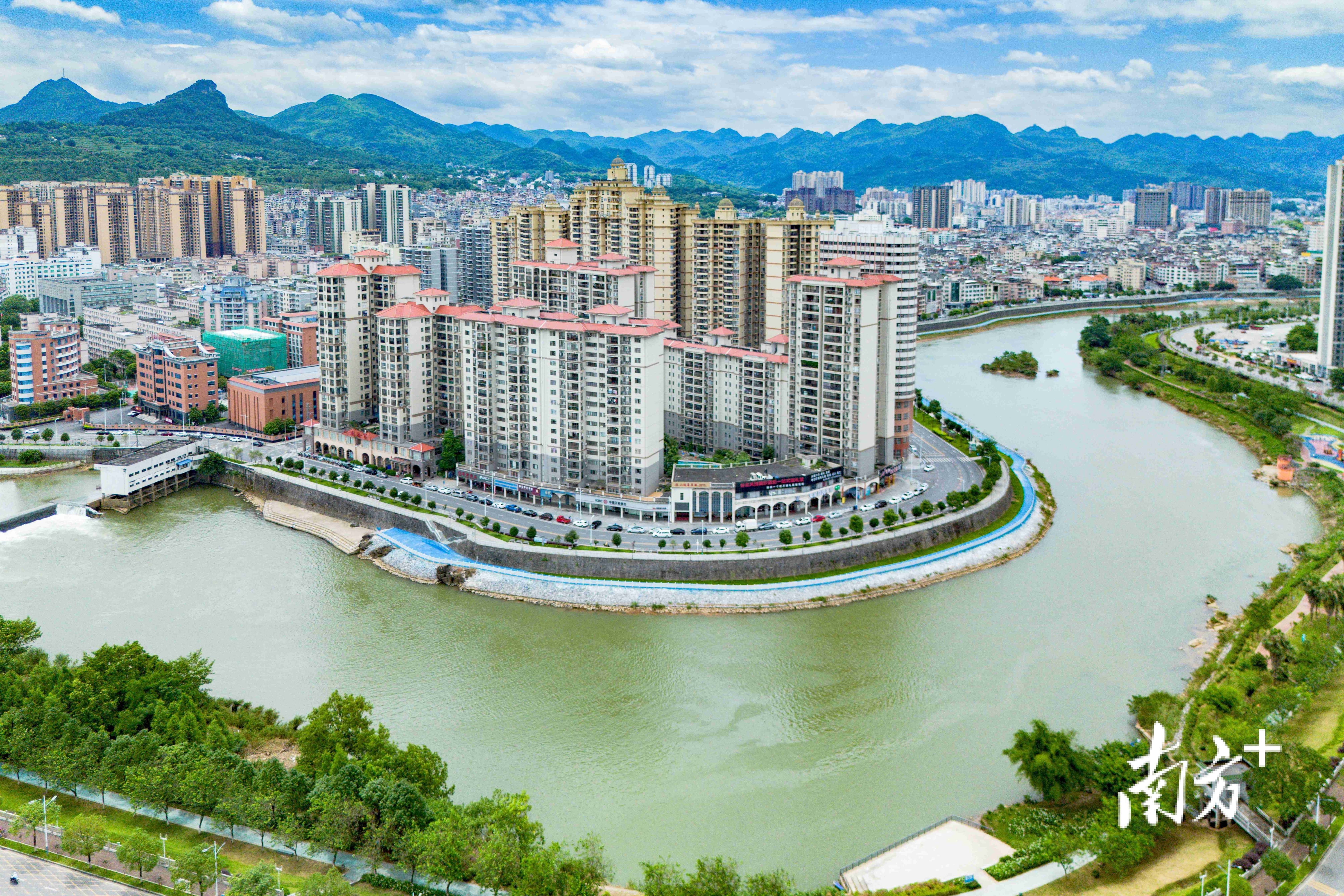 近年来,连州市河湖长制工作坚持"节水优先,空间均衡,系统治理,两手