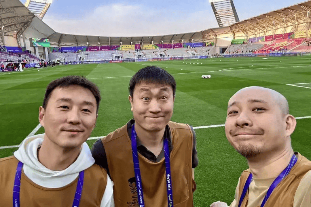 靠一部手机拍遍中国足球万水千山，三位中年男人的《解锁之旅》