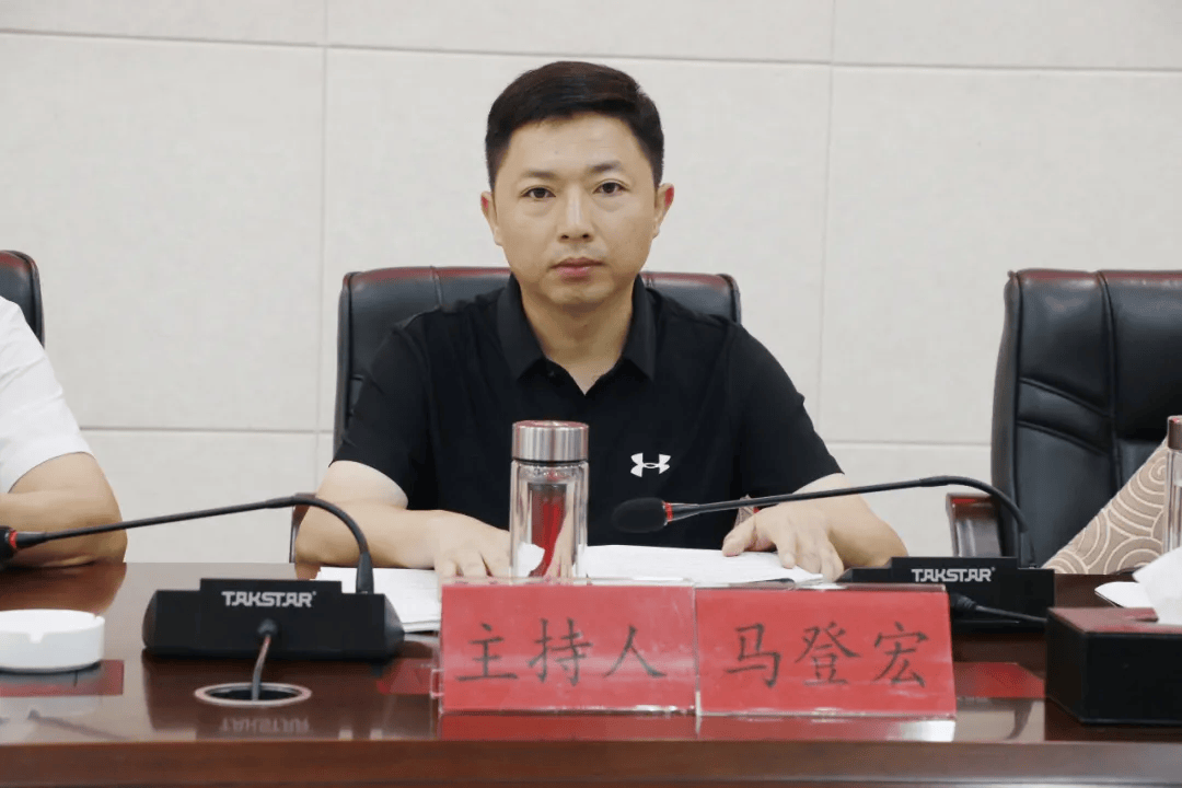 马登宏在主持会议时要求,全县上下要加强统筹,压紧压实各方工作责任