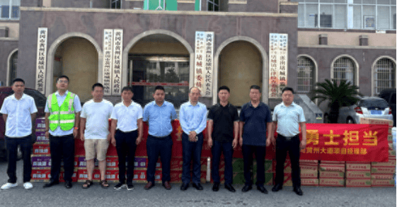 黄州公路部门慰问堵城镇防汛一线人员