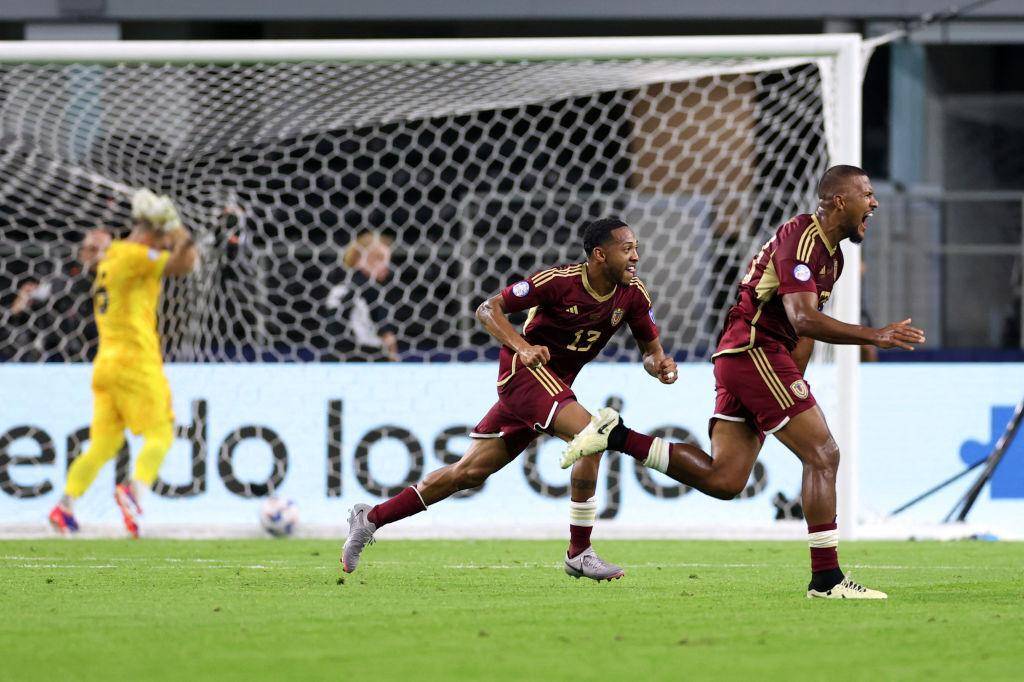 美洲杯:加拿大点球大战胜委内瑞拉,半决赛迎战阿根廷,龙东破门