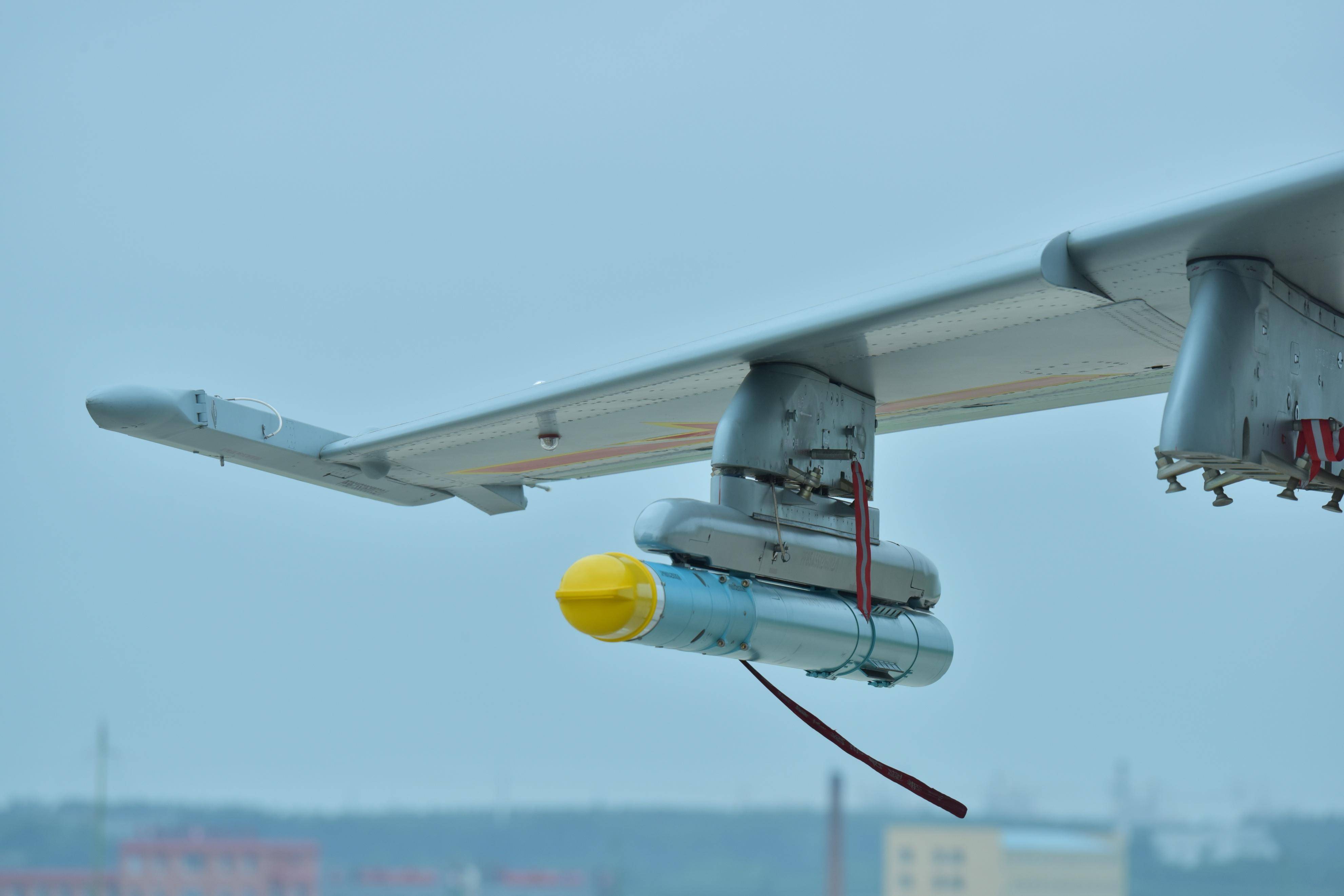 西安特产"歼轰-7"飞豹战斗轰炸机