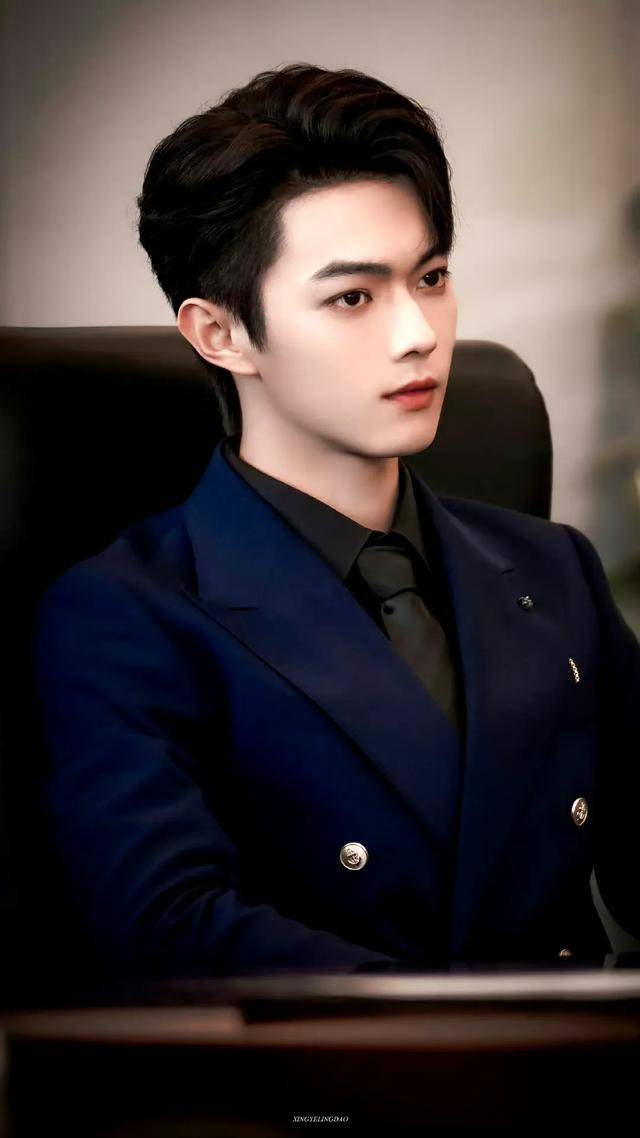 "许凯舞蹈挑战翻车现场?网友:这不是就硬帅,是就硬来