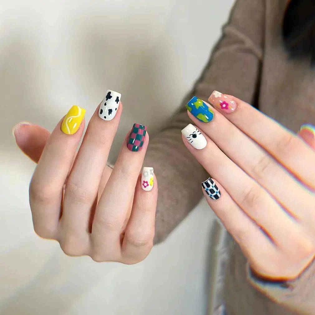 彩色多巴胺美甲,这个夏天的甜美专属
