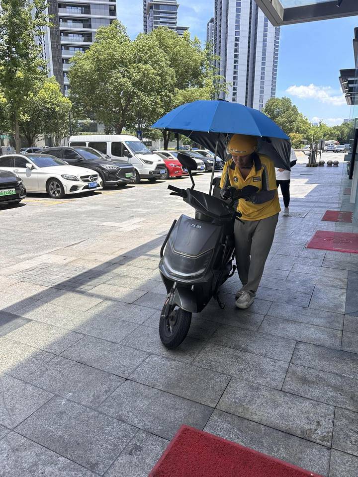 高温天外卖订单久等不至,奥体附近商家:等三个小时没骑手接单