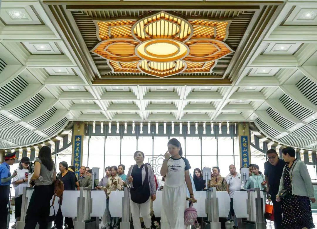 站内就能看到顶级风景_九华山_旅客_景区