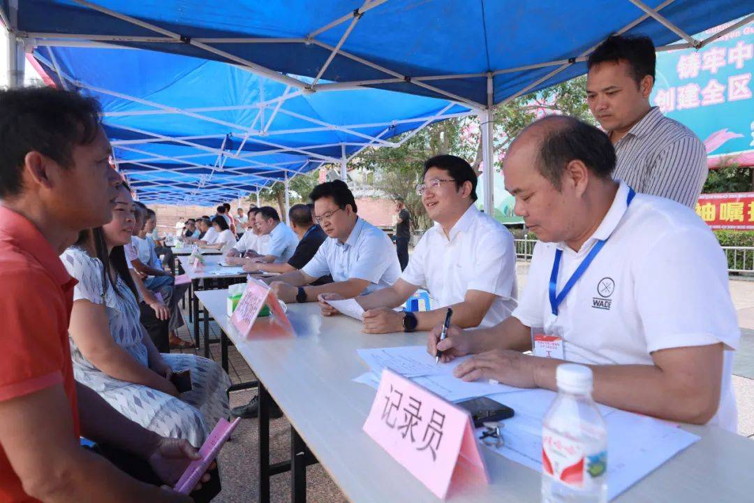 面对面听诉求解民忧!忻城县党政主要领导公开接待群众来访