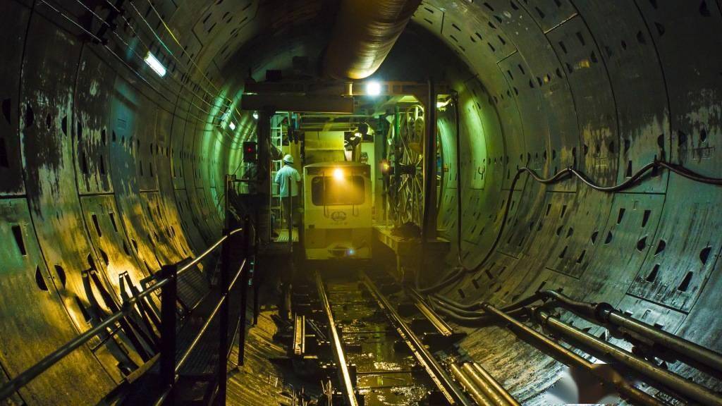 世界最大直径水下盾构隧道掘进破千米