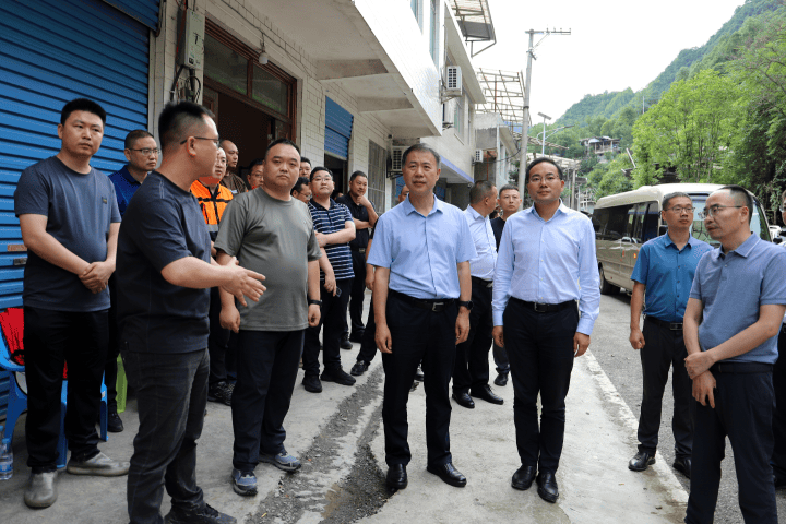 7月11日,县委书记张继军,县委副书记,县长董奕锋带队督导调研防汛减灾