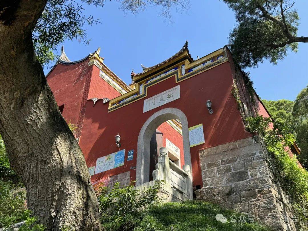 瑞岩山在海口镇牛宅村,距福清市中心大约十公里,山上的瑞岩寺始建于