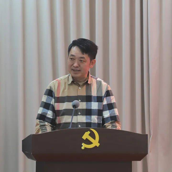 左右滑动查看图片邛崃市政府副市长李沄璋进行研讨会议总结:本次研讨