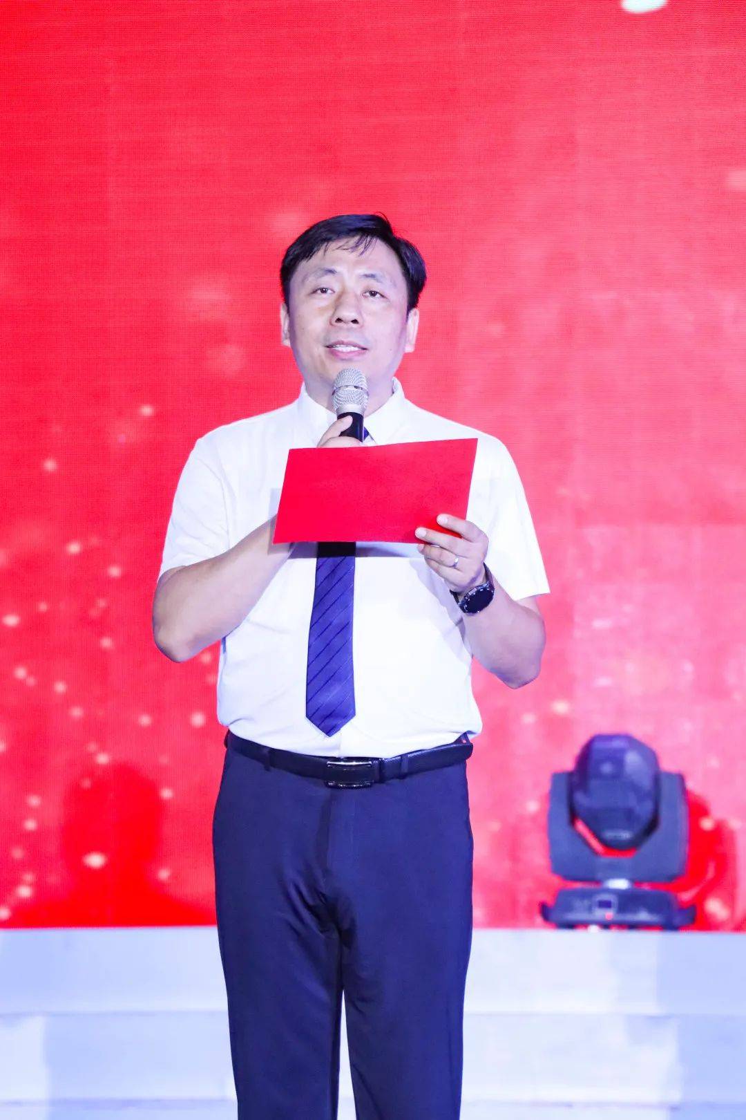 课程】在幸福的星空下|三鑫小学部六年级毕业汇演_黄达_指导老师_家长