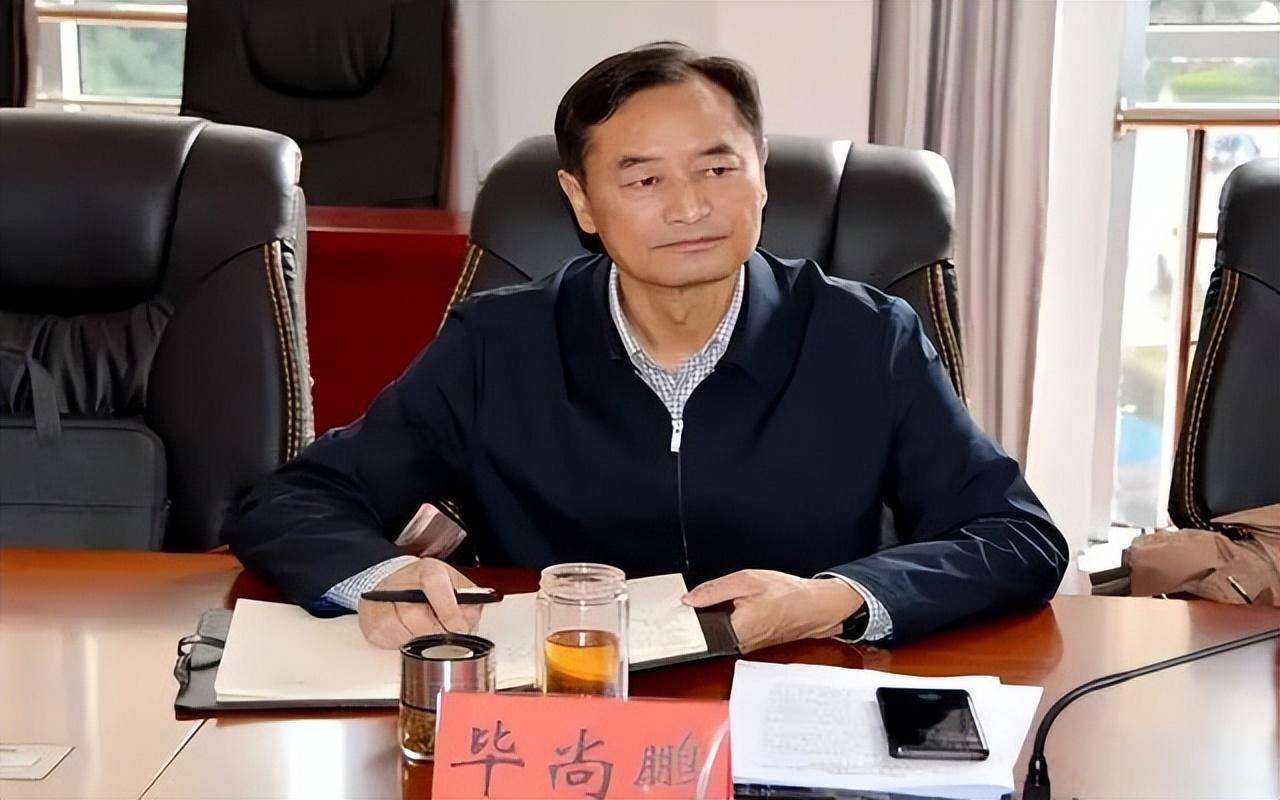 陈志出生于1971年6月,云南宣威人,曾在曲靖市所辖的富源县担任县长