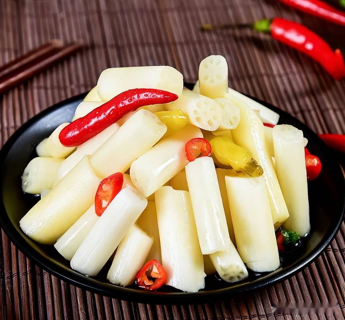 莲子山药薏米粥,粉丝蒸生蚝,茭白炒肉,泥鳅煲,白贝冬瓜汤和泡椒藕带