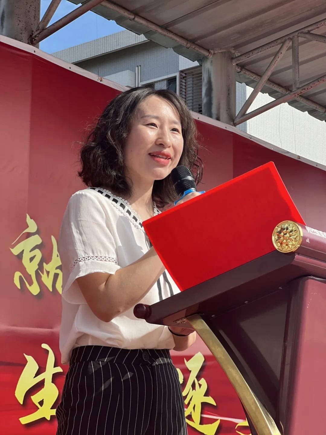 家校共护航活动最后,宜宾市八中党委书记钟祥树寄语24级的全体新生