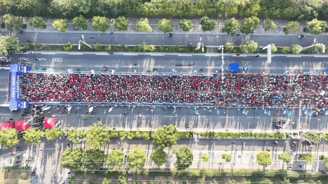 安徽蚌埠马拉松 ∠ 比赛信息比赛日期:2024年11月3日7:30比赛起点