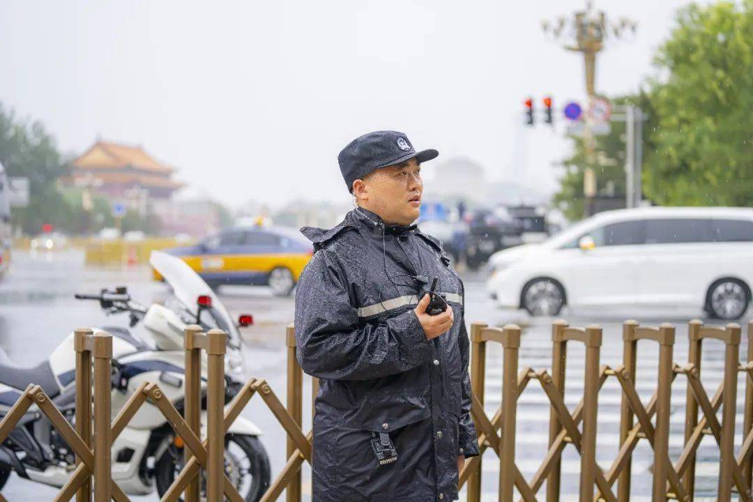 风雨中,北京警察一直在!