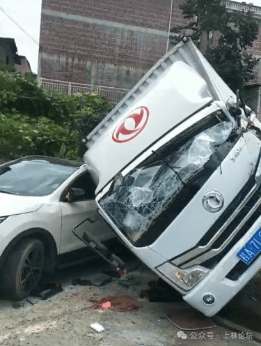 事发上林乔贤与塘红交界板浪路段