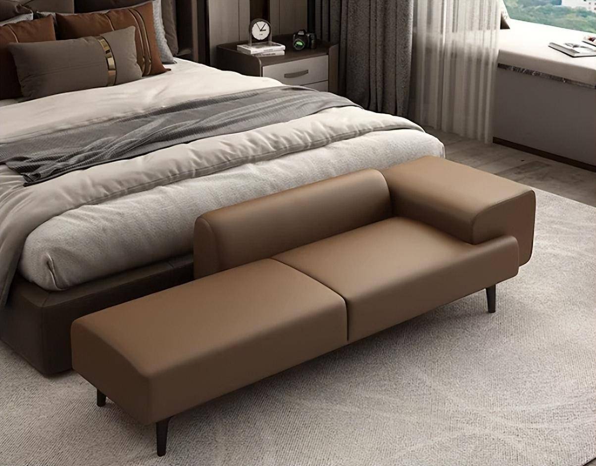 但是,身为过来人我发现这种床尾凳就是智商税,摆放在卧室中并没有什么