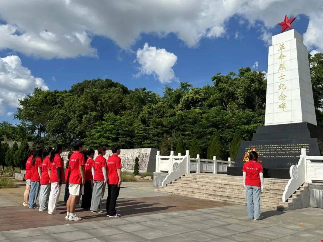 赣南医科大学人文社会科学学院学子从学校出发,走进赣州市寻乌县长宁