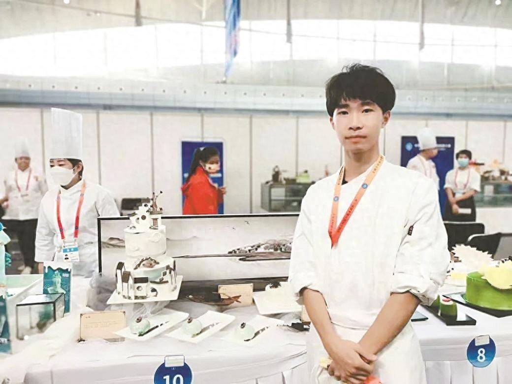 从中职生逆袭为高校教师_张亚鹏_黄冈_武汉市