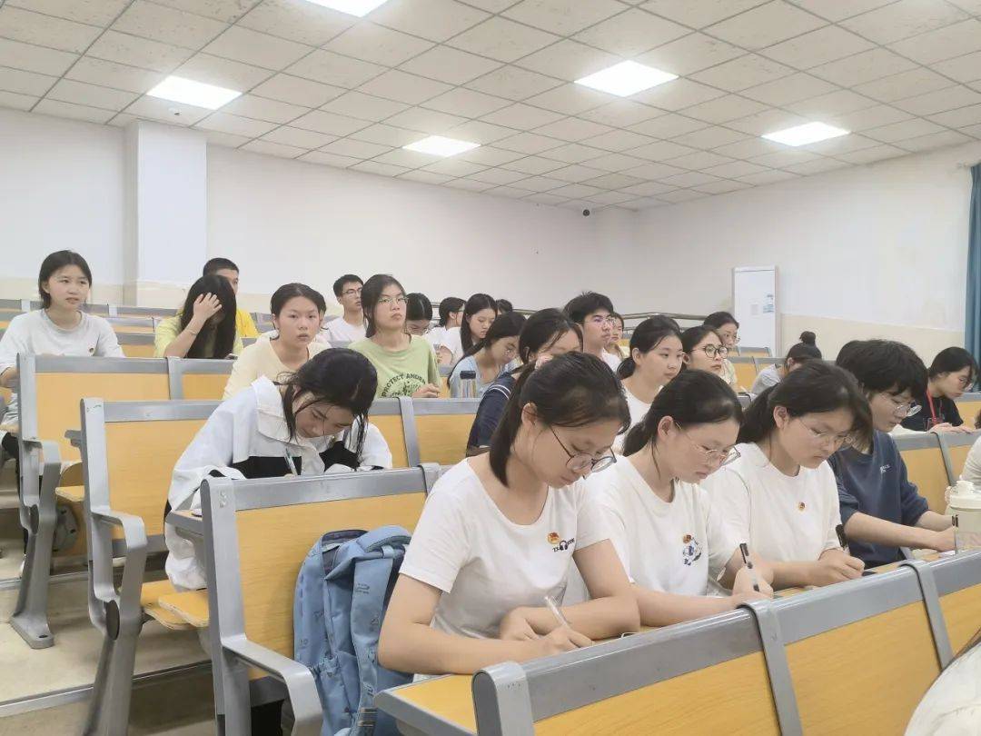 临近期末,共青团吉安师范学校委员会将对过去一学期进行总结,并展望