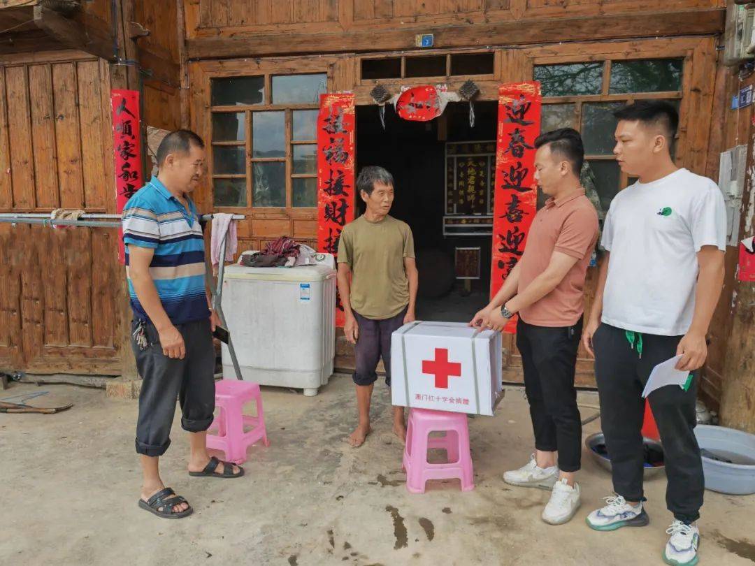 石洞镇:爱心捐赠,情暖群众