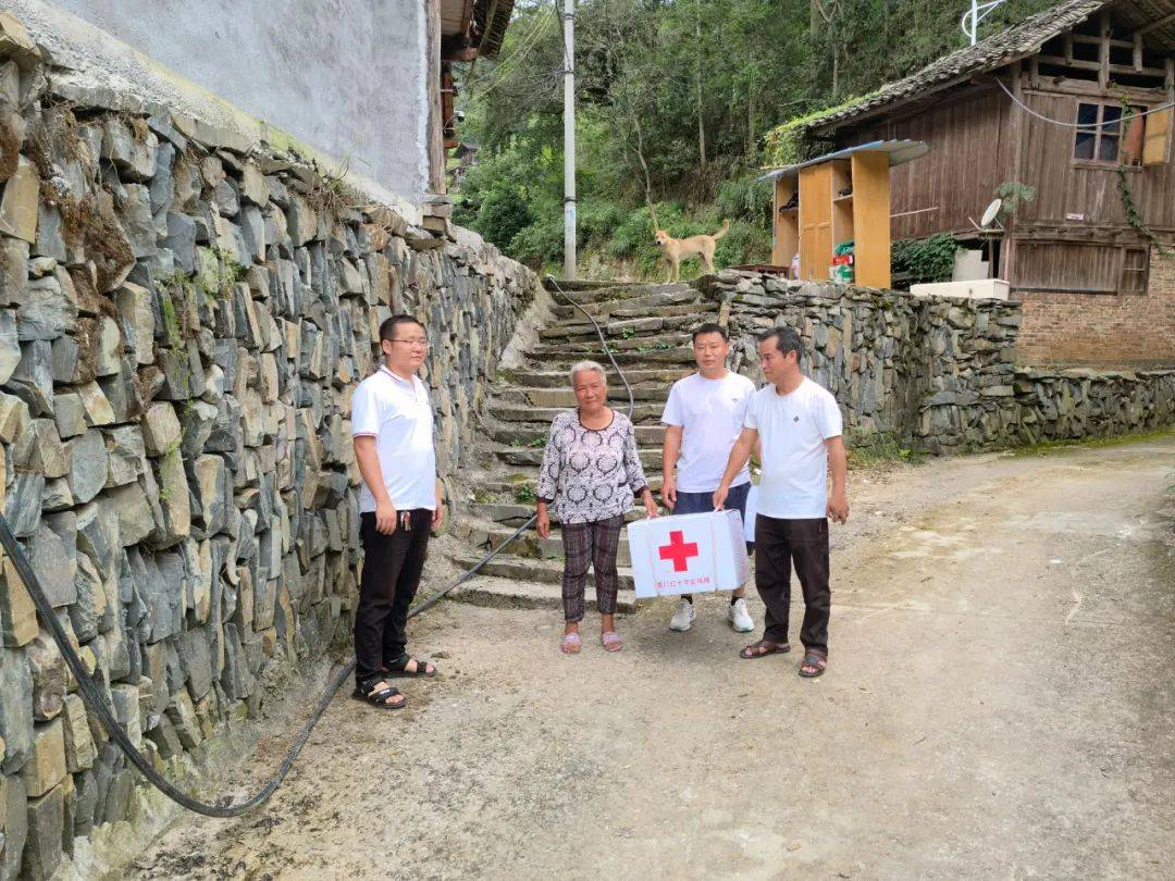 石洞镇:爱心捐赠,情暖群众