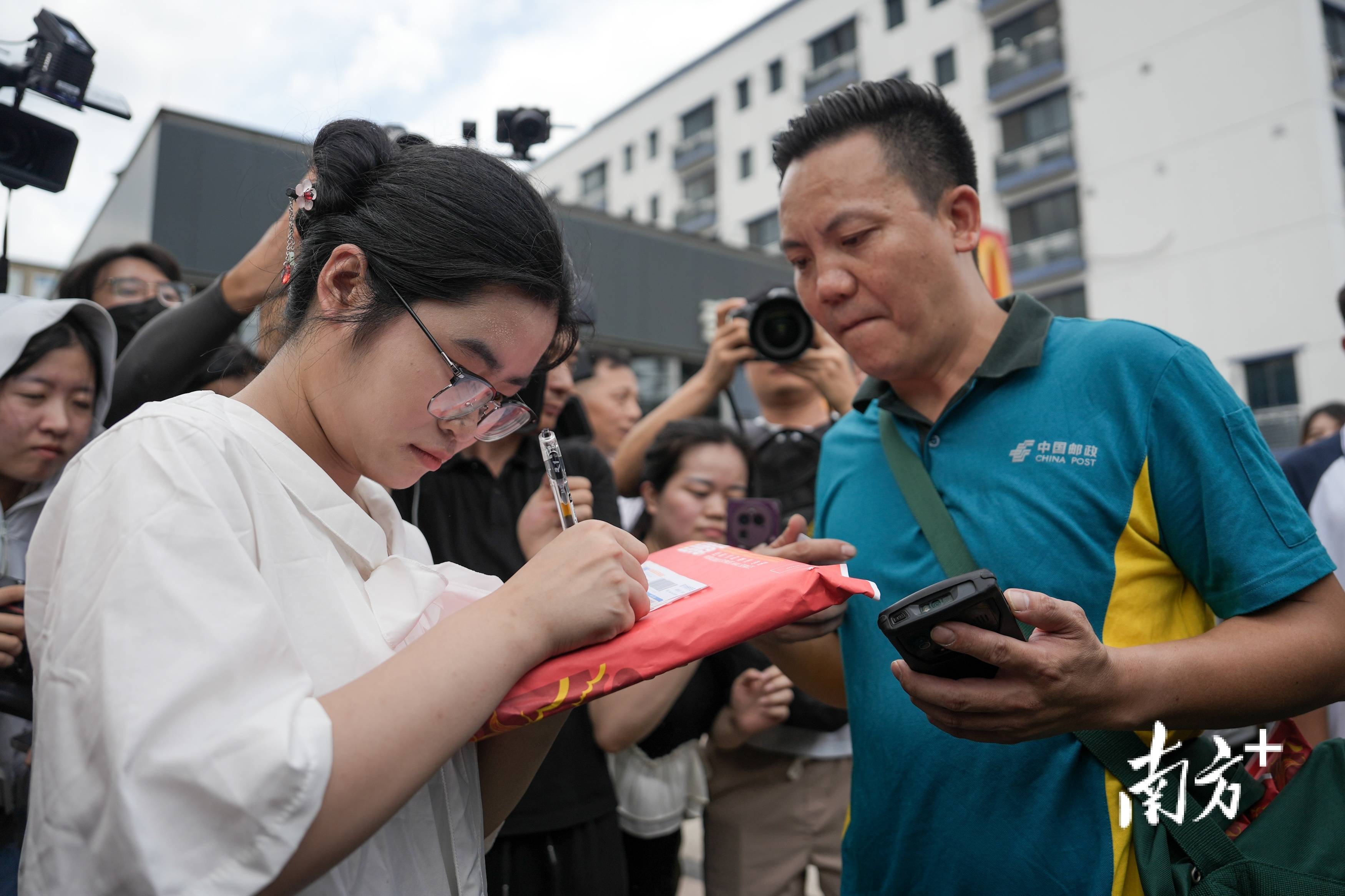 采写】南方 记者 陈薇 李赫 彭琳【摄影/摄像】南方 记者 张令 钟志辉