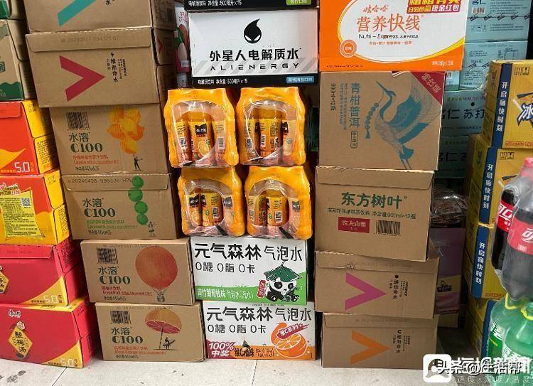 除去童鑫批发超市,商贸城的其他个别酒水批发门店对大瓶装饮料的进货