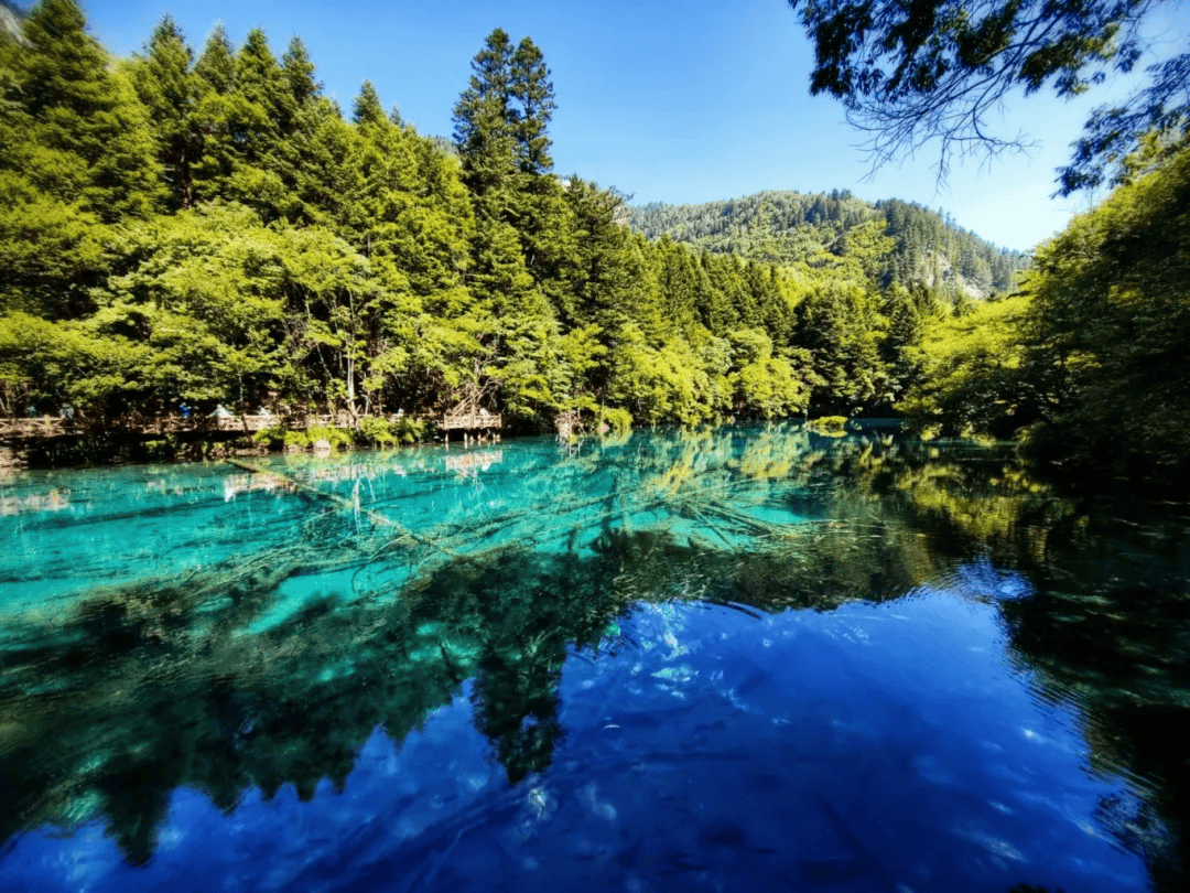 黄龙风景名胜区位于四川省阿坝藏族羌族自治州松潘县,是世界自然遗产