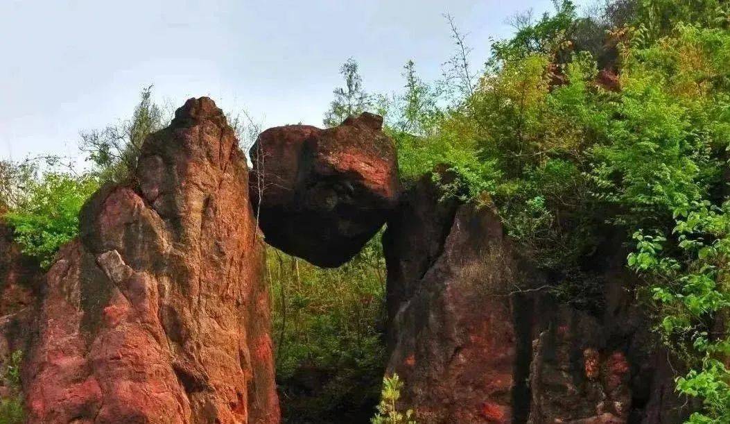 丫髻山坐落于北京平谷刘家店镇境内,是国家4a级景区,享有"北方泰岱""