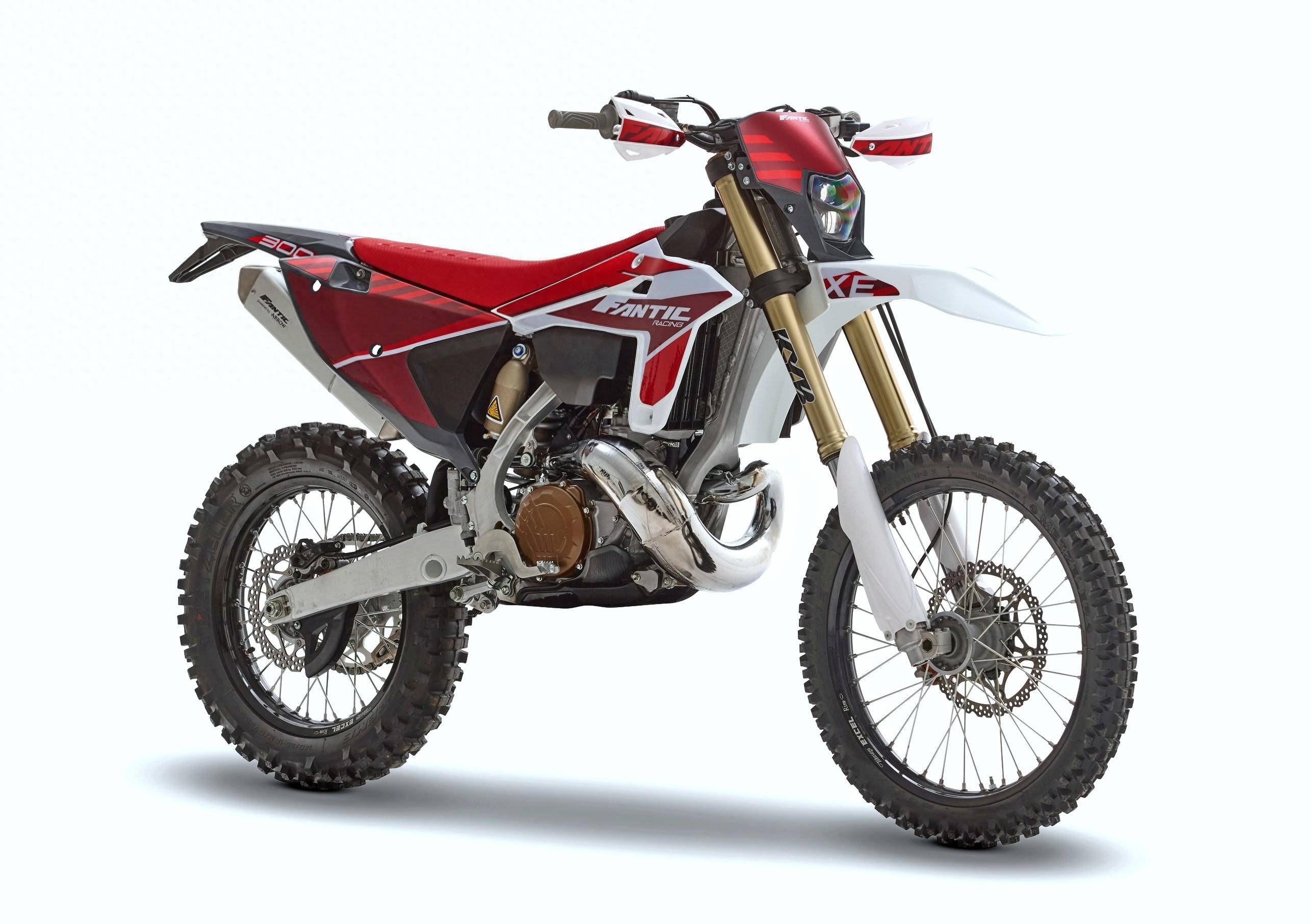 来自 yamaha 平台,fantic 2025 xe 300 两冲电喷越野赛车