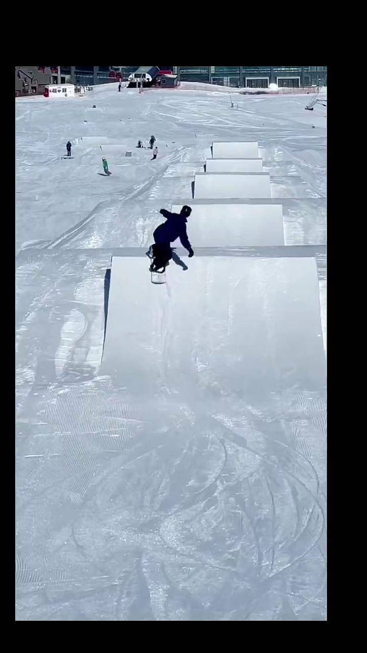 单板滑雪抓板动作名称图片