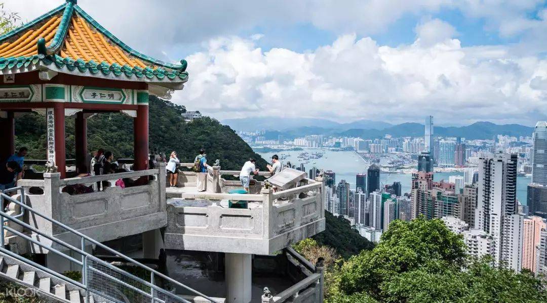 是香港的主要旅游景点之一太平山顶是鸟瞰全港的最佳位置